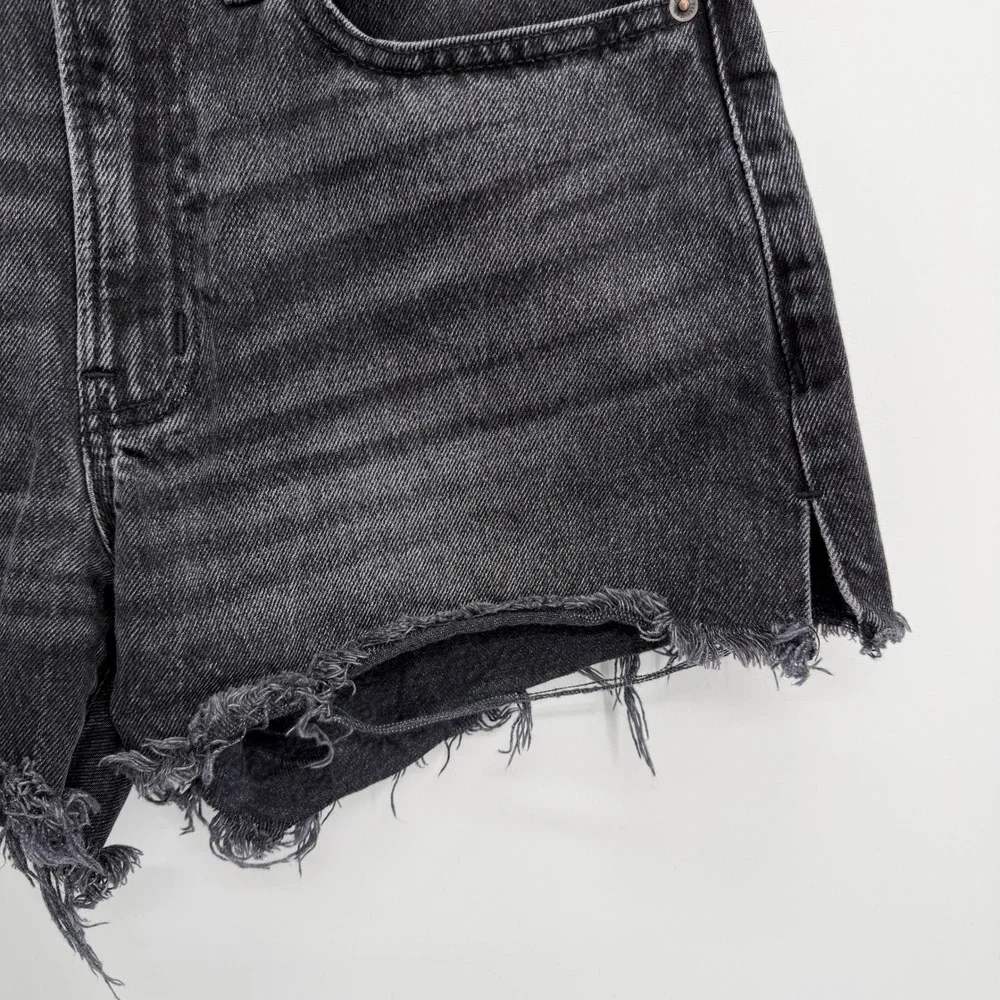 Abercrombie & Fitch Mid Rise Boyfriend Short Size 26 Black Denim Raw Hem Cut Off